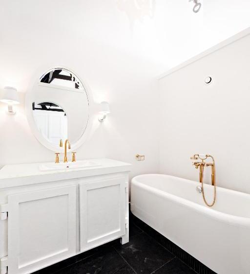 اتاق استاندارد, Teaching