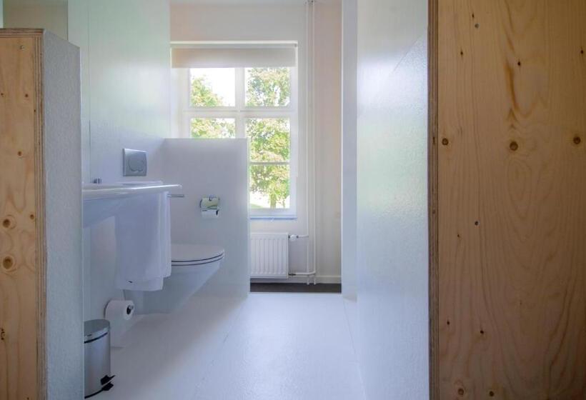 اتاق استاندارد, Teaching