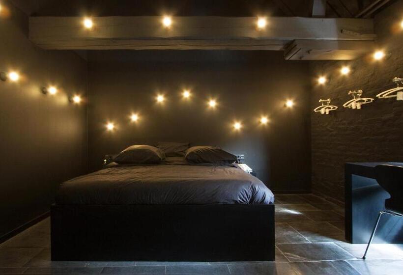 اتاق لوکس, Teaching