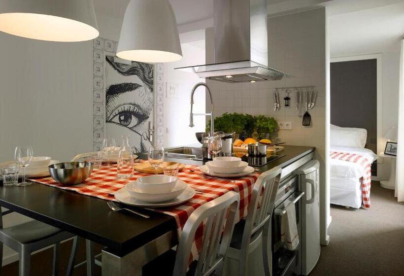 اتاق لوکس, Teaching