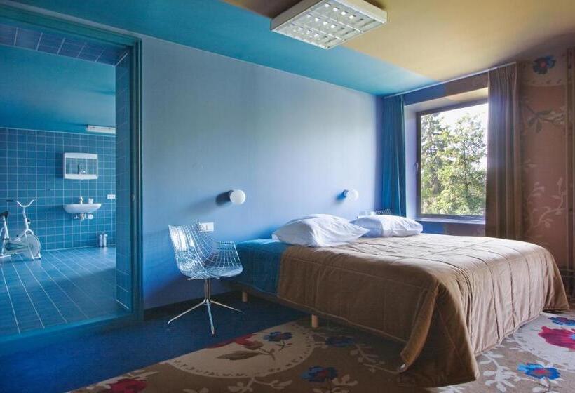 اتاق لوکس, Teaching