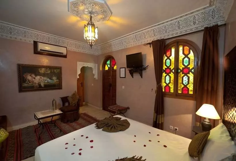 اتاق سوپریور, Riad Kechmara