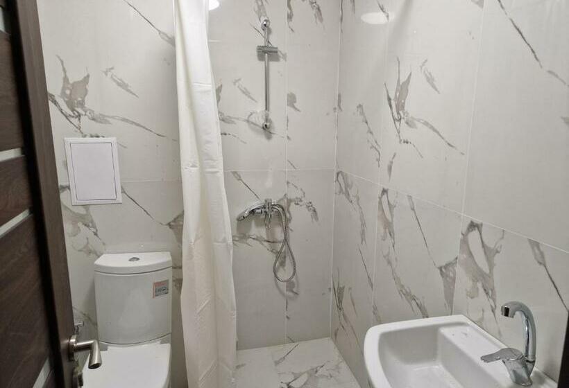 استودیوی استاندارد با چشم‌انداز دریا, Zlaten Bryag