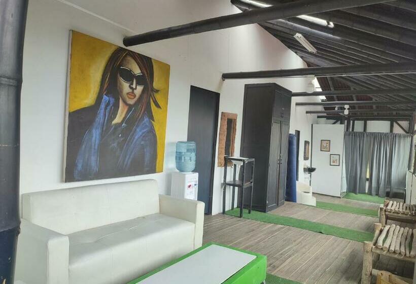 Cameră Familiară, Colors Fantasy Hostel