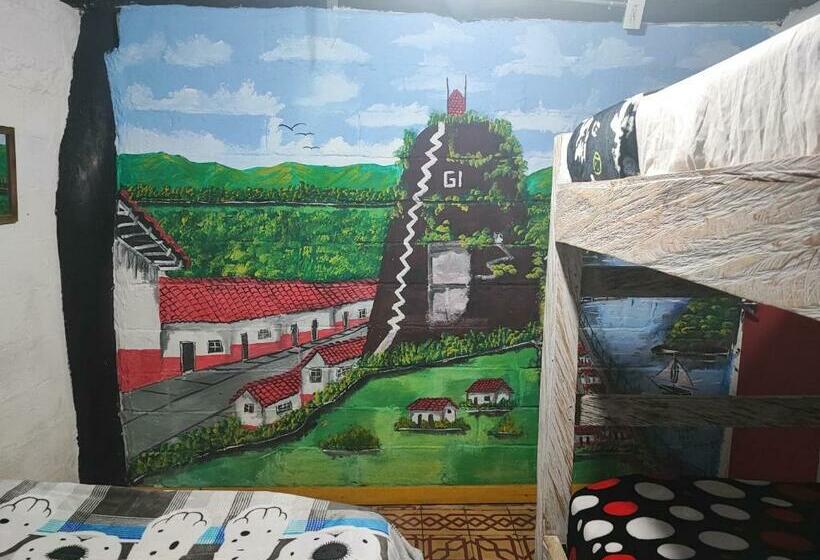 浴室共有ファミリールーム, Colors Fantasy Hostel