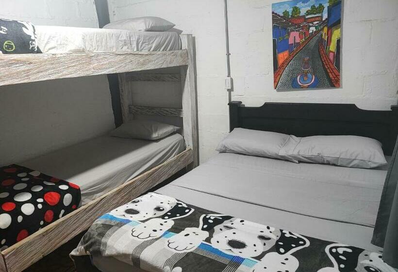 浴室共有ファミリールーム, Colors Fantasy Hostel