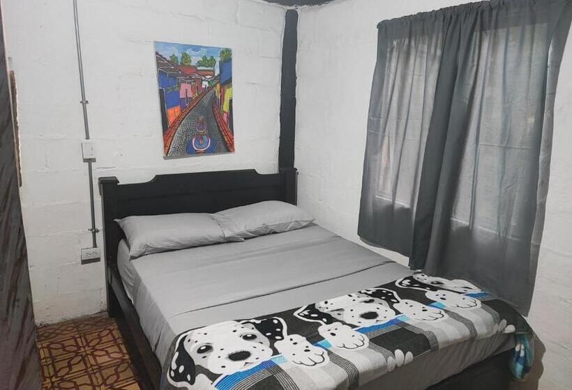 Cameră Familiară, Colors Fantasy Hostel