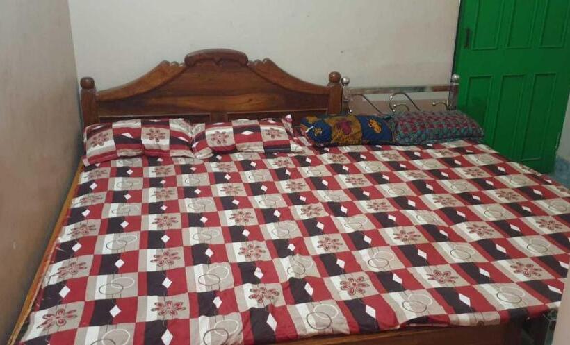 غرفة كلاسيكية ثلاثية, O Shivdham