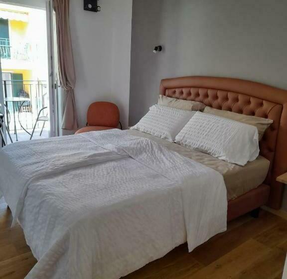 オーシャンビュースタンダードルームバルコニー付き, Villa Carlotta Grado