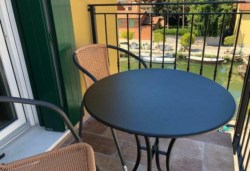 オーシャンビュースタンダードルームバルコニー付き, Villa Carlotta Grado