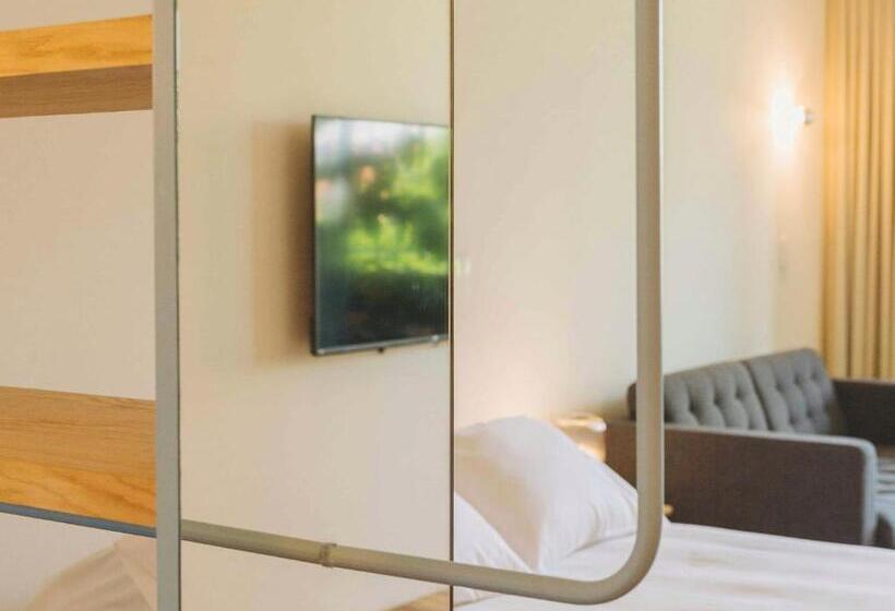 스탠다드 발코니 스튜디오, Xolo Stays