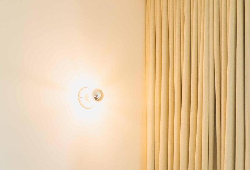 스탠다드 발코니 스튜디오, Xolo Stays