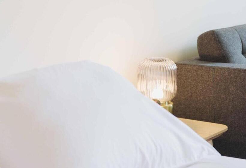 디럭스 스튜디오, Xolo Stays