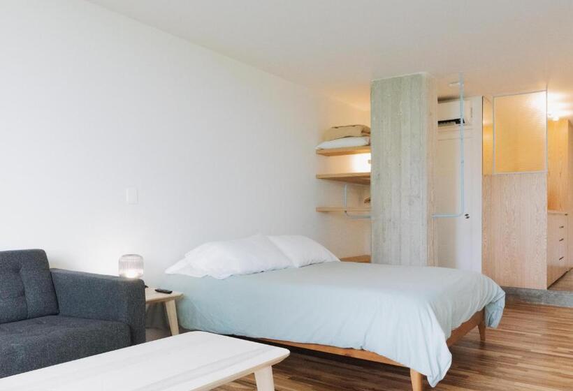 디럭스 스튜디오, Xolo Stays