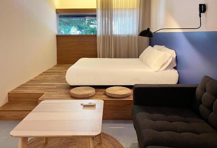 디럭스 룸, Xolo Stays