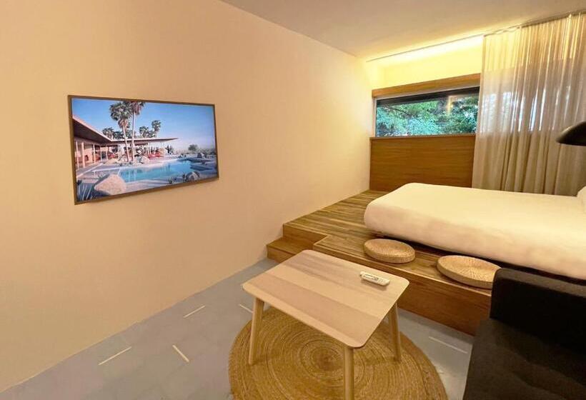 디럭스 룸, Xolo Stays