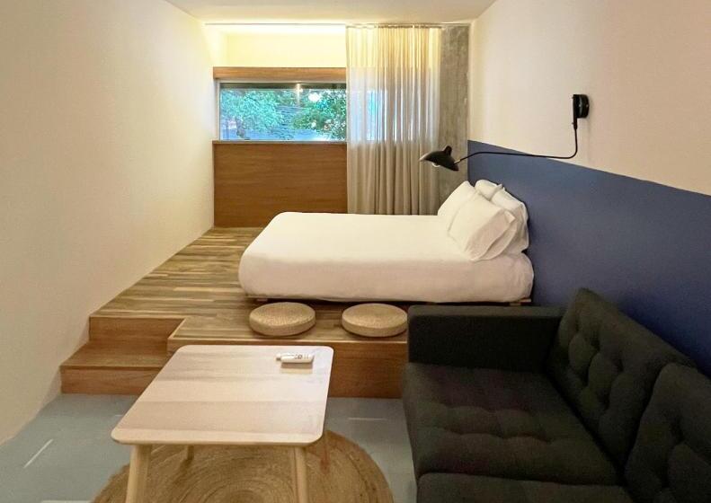 디럭스 룸, Xolo Stays