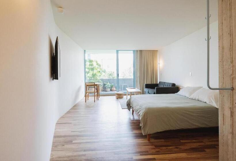 디럭스 스튜디오, Xolo Stays