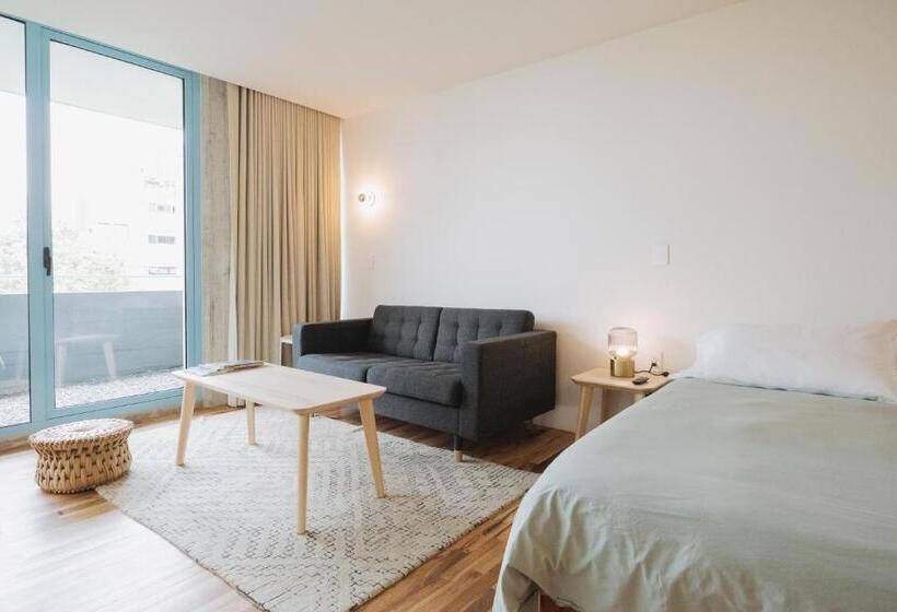 디럭스 스튜디오, Xolo Stays