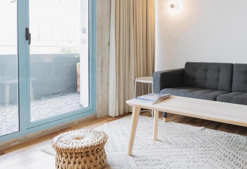 디럭스 스튜디오, Xolo Stays