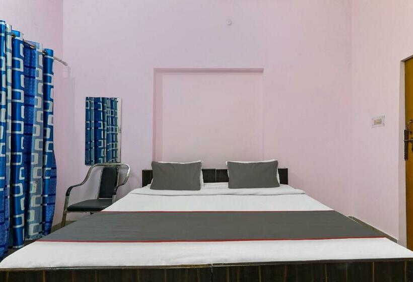 Deluxe Kolmen Hengen Huone, Capital O Upwan Inn