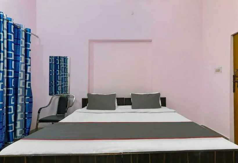 اتاق لوکس سه تخته, Capital O Upwan Inn