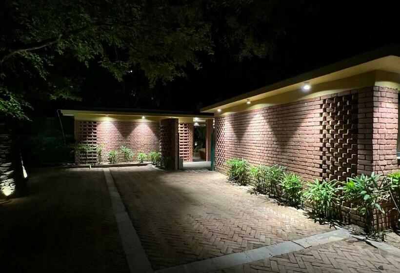 غرفة قياسية مزوَّدة بشُرفة, Pandu Pokhar Eco Adventure Resort