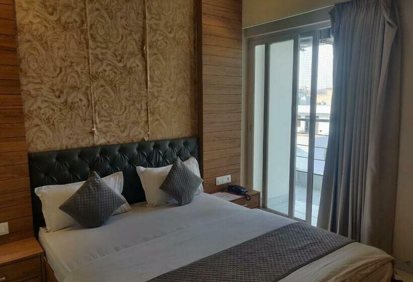 חדר דלוקס, Ekana