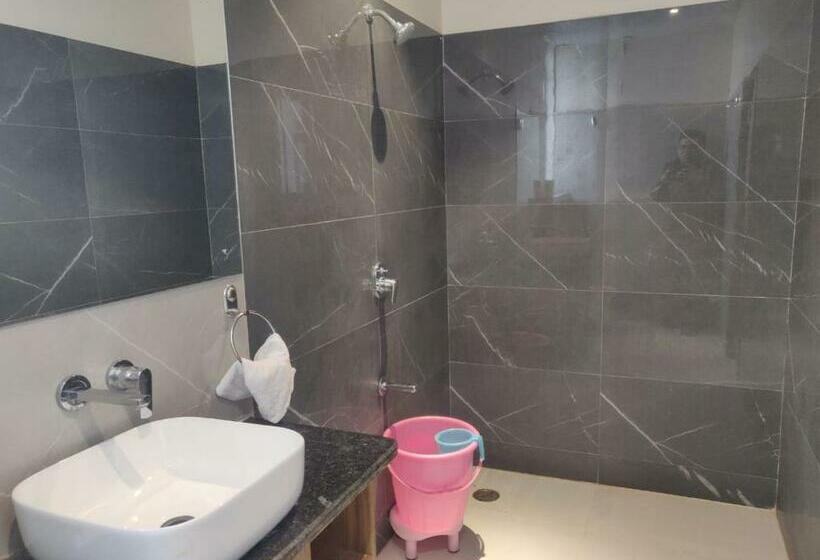 חדר דלוקס, Ekana