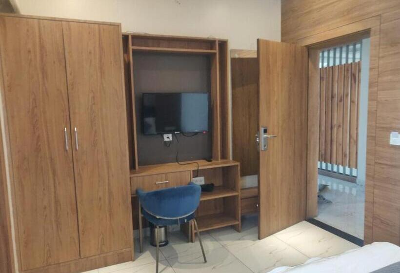 חדר דלוקס, Ekana