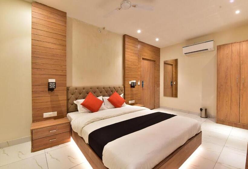 חדר סופריור, Ekana