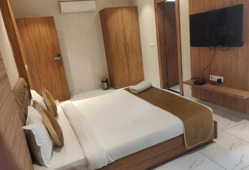 חדר סופריור, Ekana