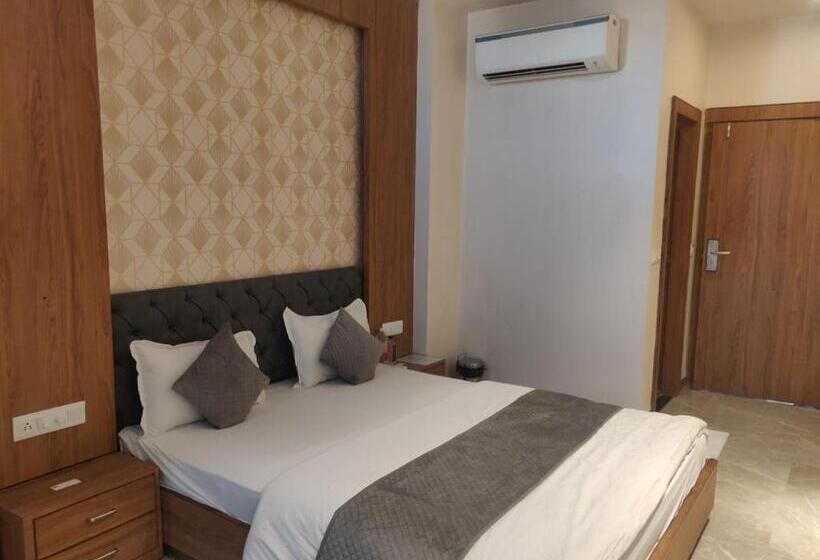 חדר סופריור, Ekana