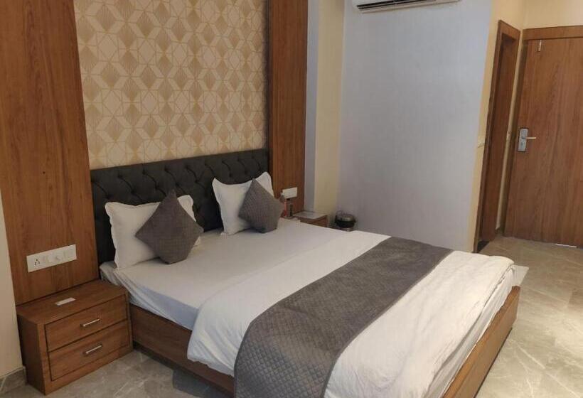 חדר סופריור, Ekana