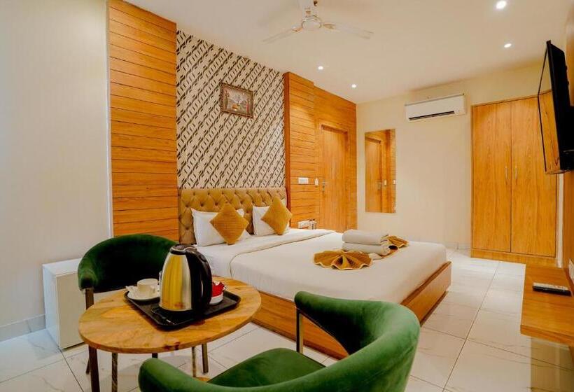 חדר סופריור, Ekana