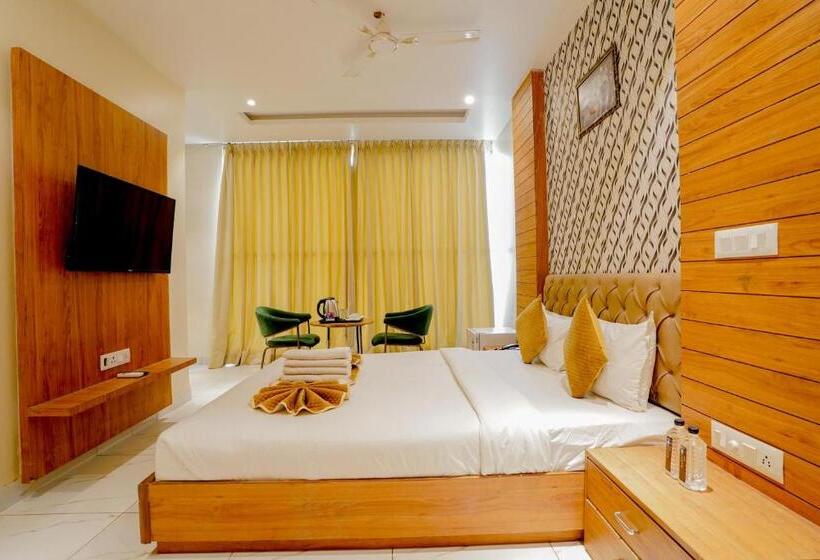 חדר סופריור, Ekana