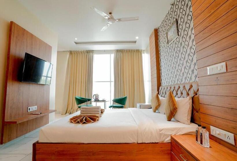 חדר סופריור, Ekana