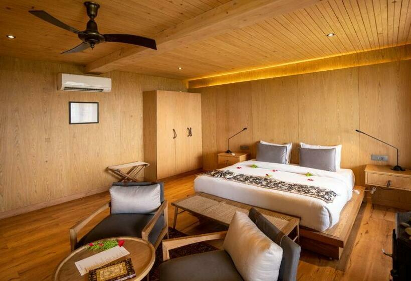 스위트, Qayaam Gah