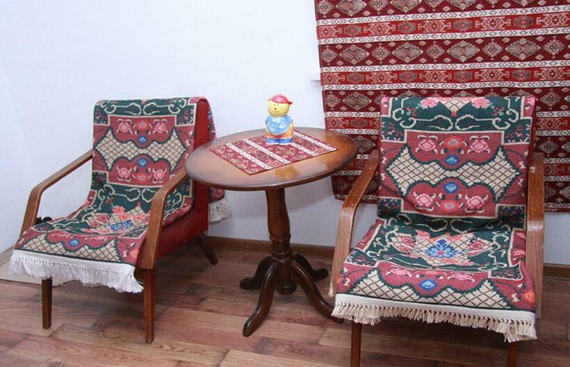 エコノミー４人部屋, Pottery House Sanahin