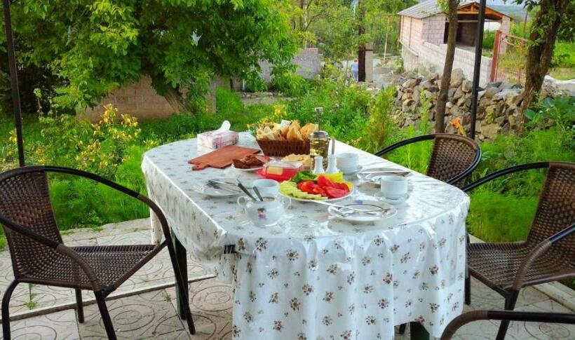 Четырехместный Номер Economy, Pottery House Sanahin