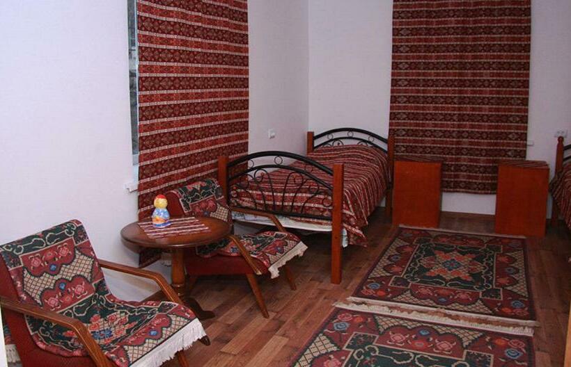 Четырехместный Номер Economy, Pottery House Sanahin