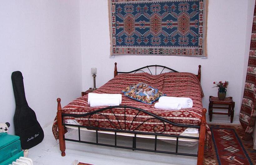 エコノミールーム, Pottery House Sanahin