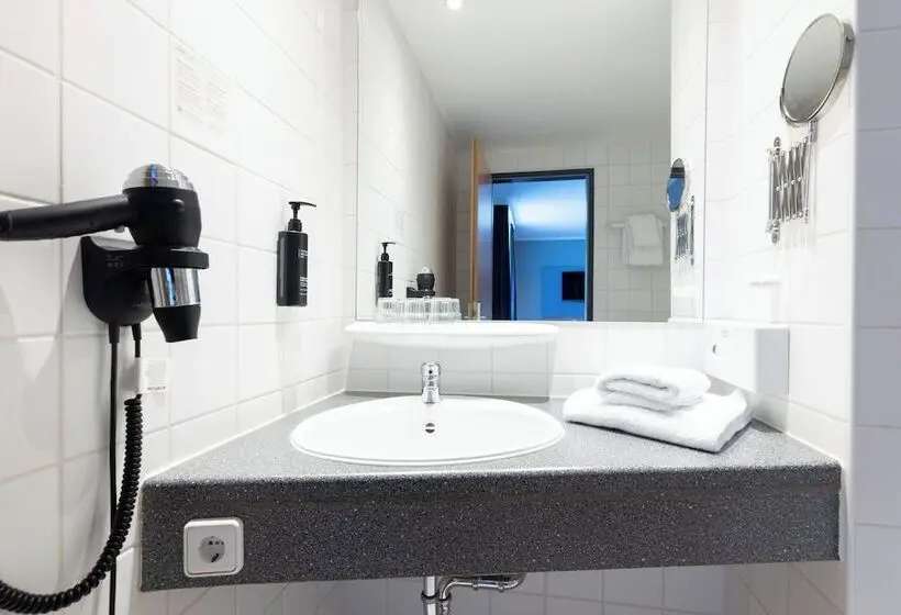 身障者適用スタンダードルーム, Garner Hotel Cottbus Süd by IHG