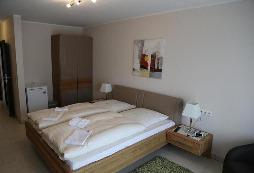 컴포트 트리플 룸, Fruerlund