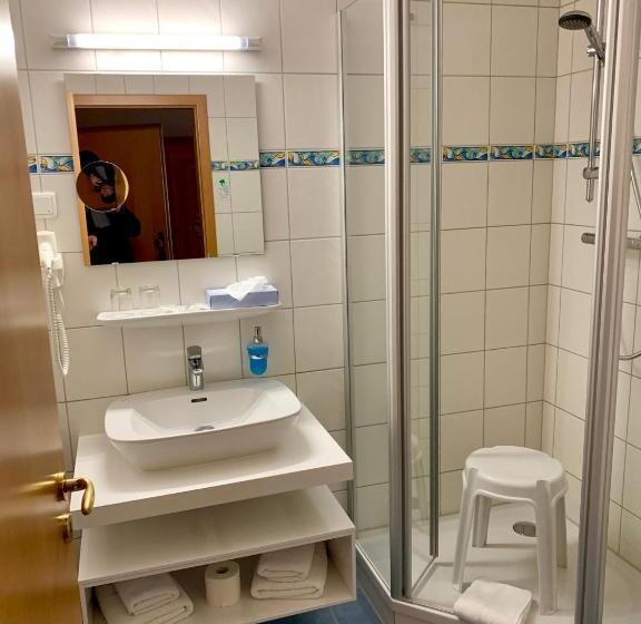 غرفة كومفورت, Kurhaus Devin