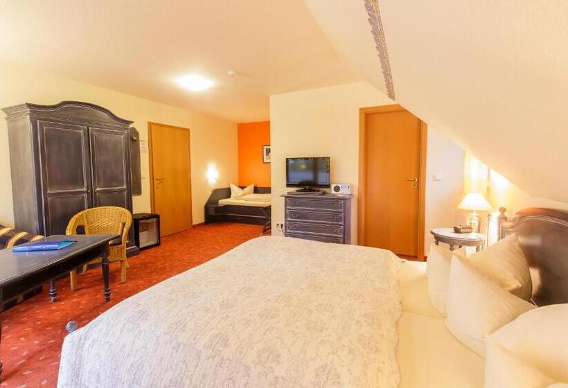 غرفة قياسية ثلاثية مزودة بشرفة, Kurhaus Devin