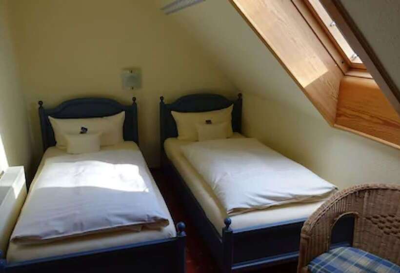 شقة غرفة واحدة, Kurhaus Devin