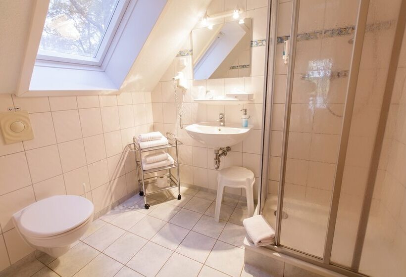 شقة غرفة واحدة, Kurhaus Devin