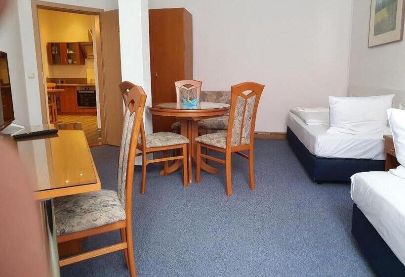 חדר סטנדרט לארבעה, Peenebrücke