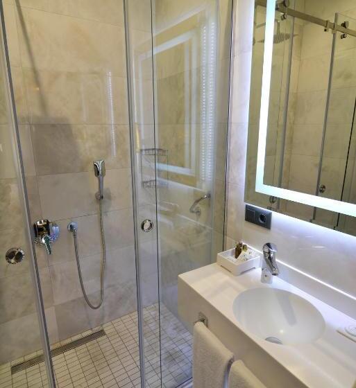 آپارتمان یک خوابه با دری مشترک که هال را جدا می کند., Pera Luna Residence